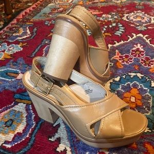 Pour La Victoire wooden heel platforms. Make all your 70’s dreams come true.